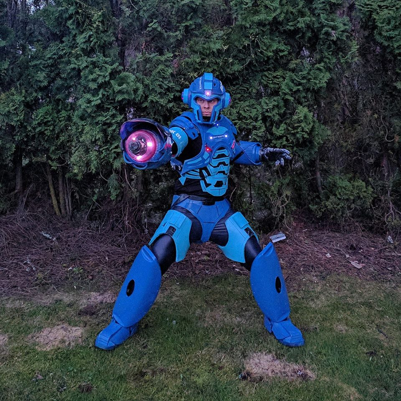 Illustration for article titled Holy Cow This Mega Man Cosplay